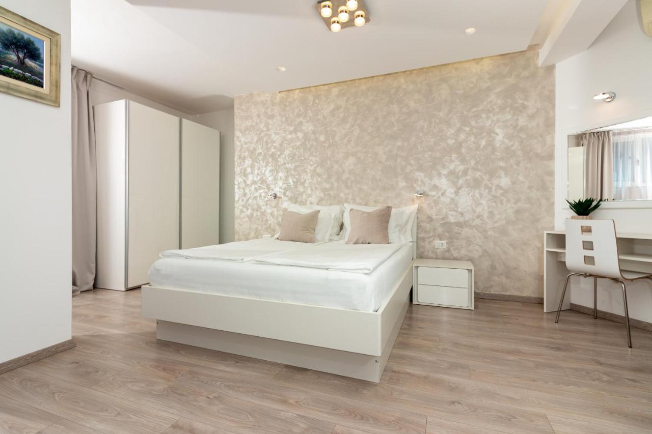 Apartments Lovret Flowers 斯普利特 外观 照片