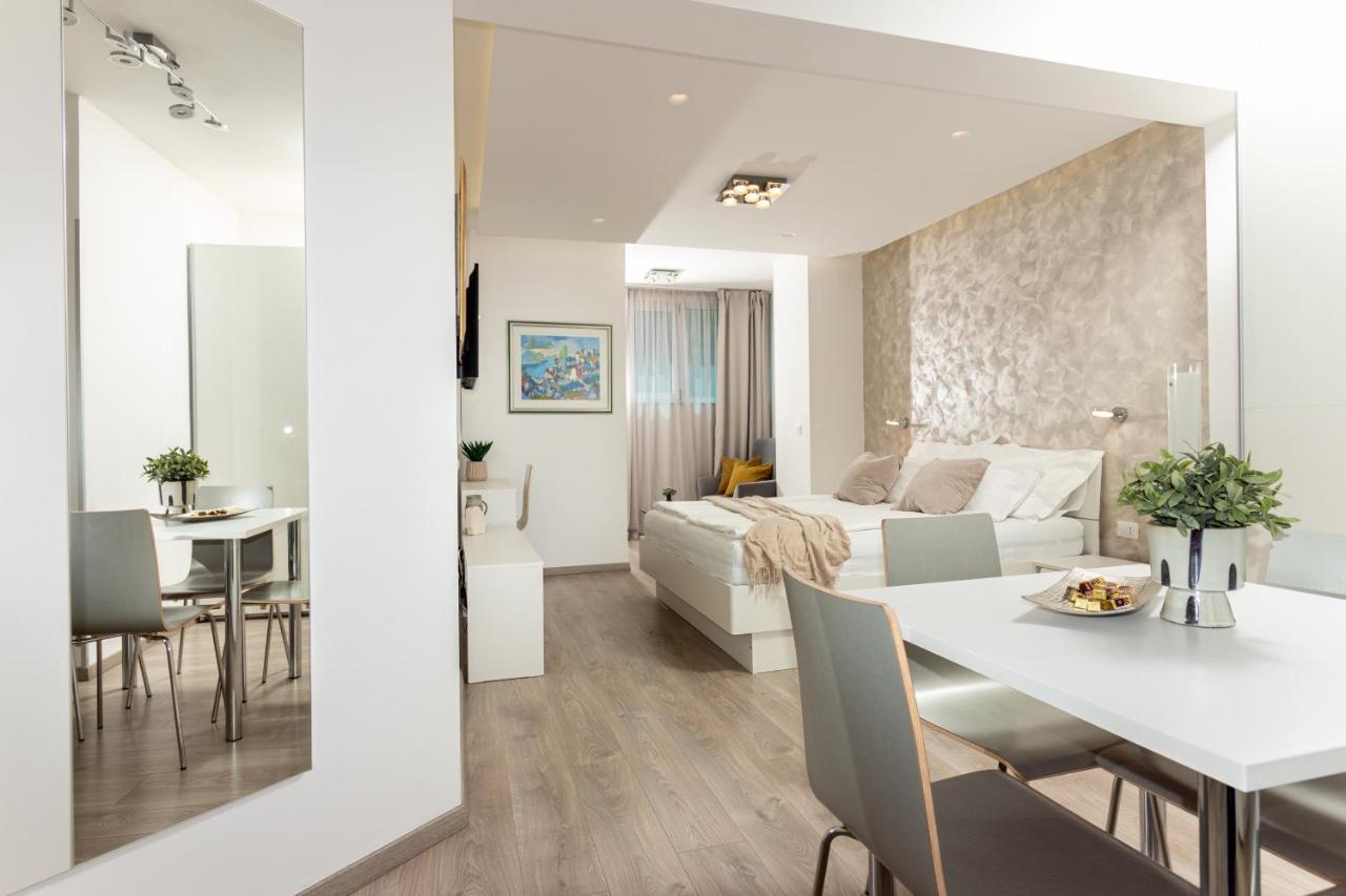 Apartments Lovret Flowers 斯普利特 外观 照片