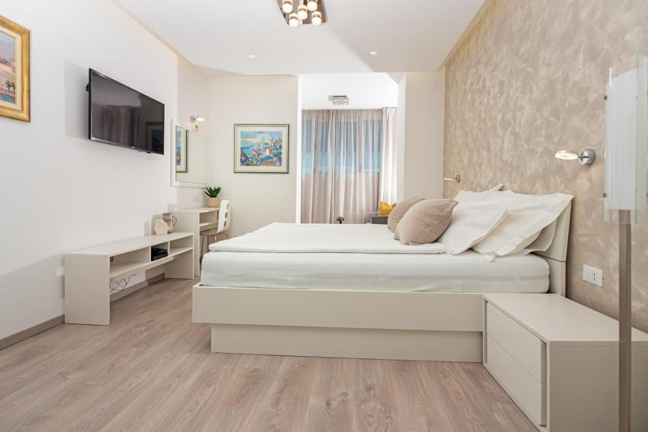 Apartments Lovret Flowers 斯普利特 外观 照片