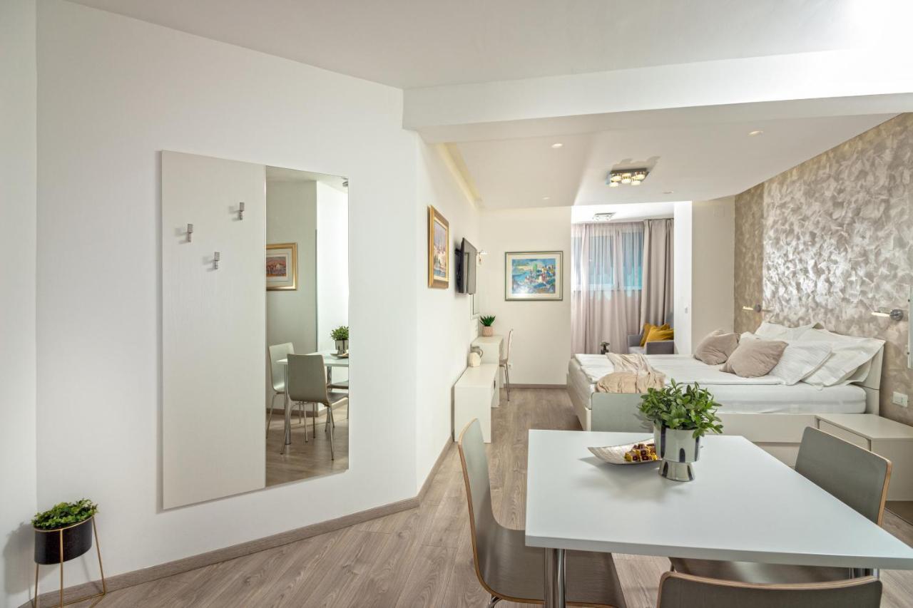 Apartments Lovret Flowers 斯普利特 外观 照片