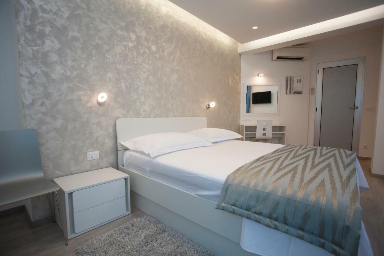 Apartments Lovret Flowers 斯普利特 外观 照片
