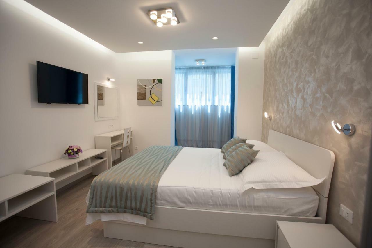 Apartments Lovret Flowers 斯普利特 外观 照片